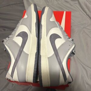 Dunk low carbon se price is negotiable. Worn once.